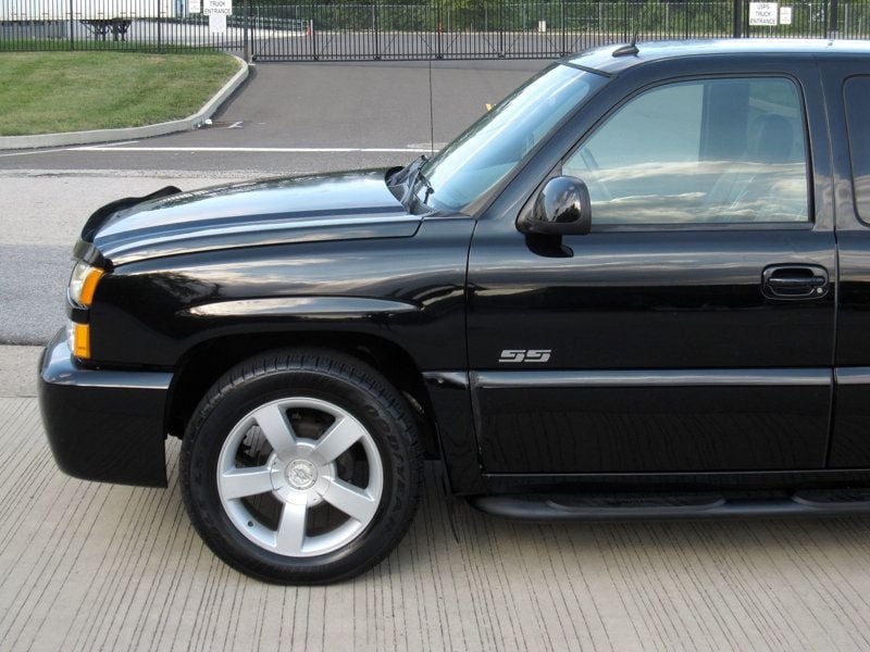 2004 Chevrolet Silverado SS photo 6