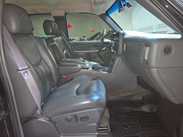 2004 Chevrolet Silverado SS Ext Cab 143.5" WB - 22958725 - 11