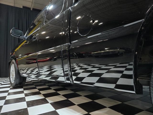 2004 Chevrolet Silverado SS Ext Cab 143.5" WB - 22958725 - 20