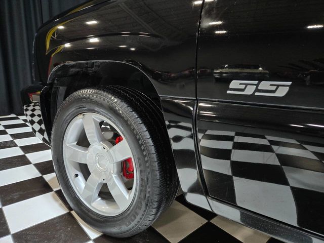 2004 Chevrolet Silverado SS Ext Cab 143.5" WB - 22958725 - 5