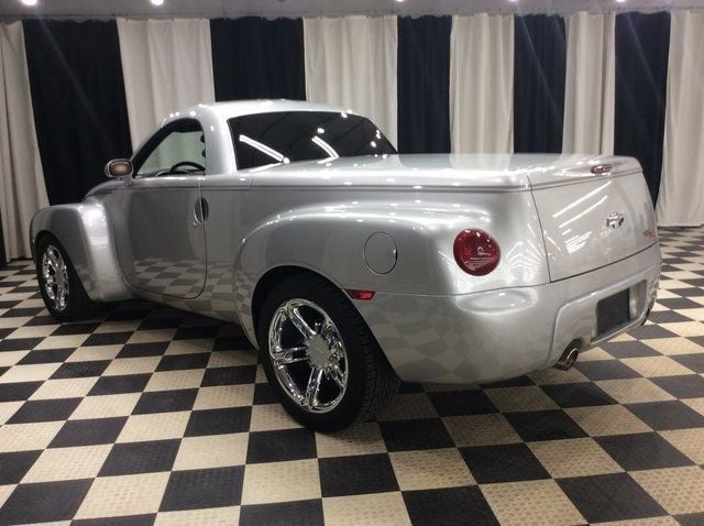 2004 Chevrolet SSR Reg Cab 116.0" WB LS - 22545109 - 3