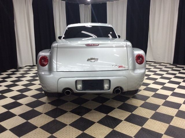 2004 Chevrolet SSR Reg Cab 116.0" WB LS - 22545109 - 4