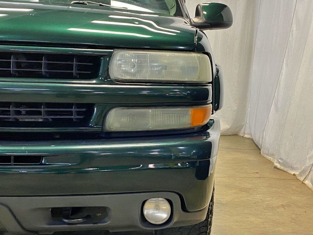 2004 Chevrolet Suburban 4dr 1500 4WD Z71 - 23011286 - 15