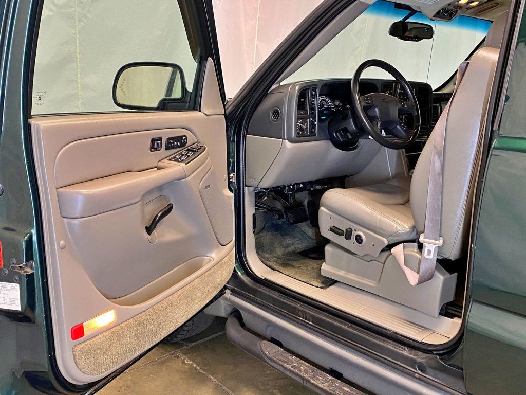 2004 Chevrolet Suburban 4dr 1500 4WD Z71 - 23011286 - 17