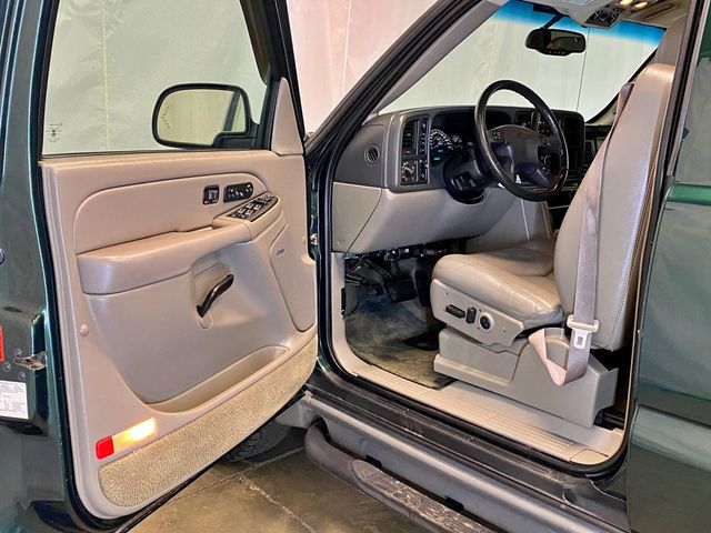 2004 Chevrolet Suburban 4dr 1500 4WD Z71 - 23011286 - 17