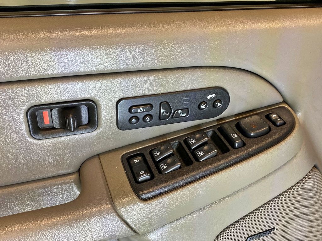 2004 Chevrolet Suburban 4dr 1500 4WD Z71 - 23011286 - 18