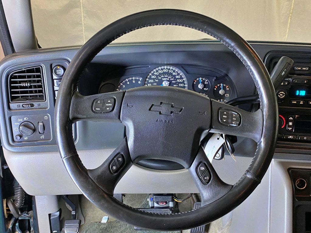 2004 Chevrolet Suburban 4dr 1500 4WD Z71 - 23011286 - 23