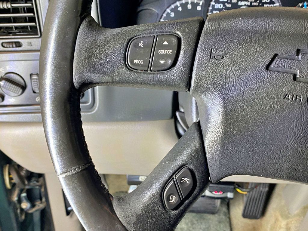 2004 Chevrolet Suburban 4dr 1500 4WD Z71 - 23011286 - 24