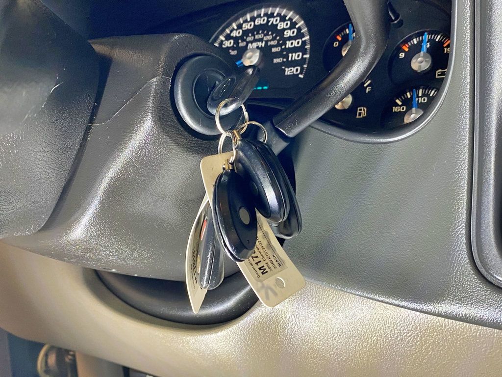 2004 Chevrolet Suburban 4dr 1500 4WD Z71 - 23011286 - 29