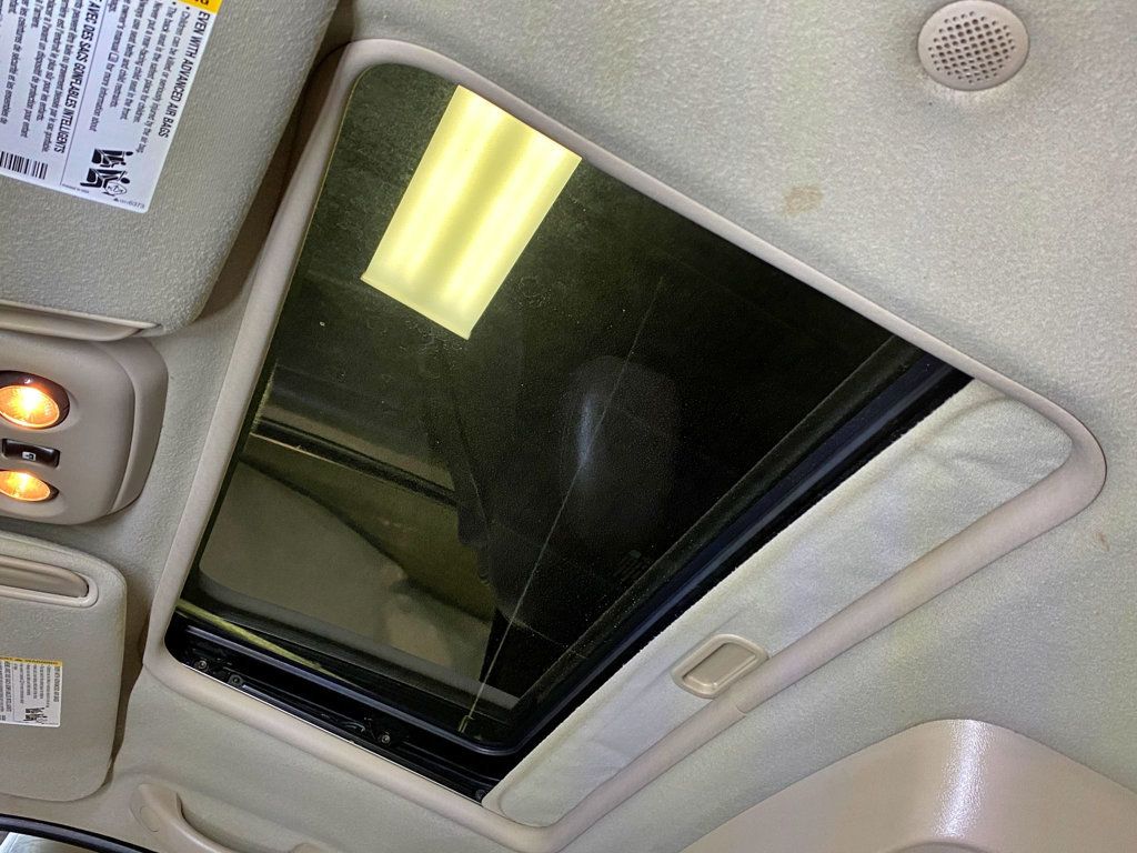 2004 Chevrolet Suburban 4dr 1500 4WD Z71 - 23011286 - 35