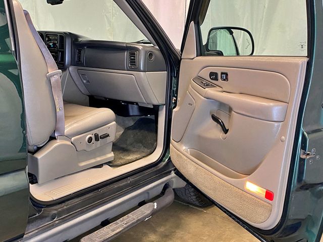 2004 Chevrolet Suburban 4dr 1500 4WD Z71 - 23011286 - 36