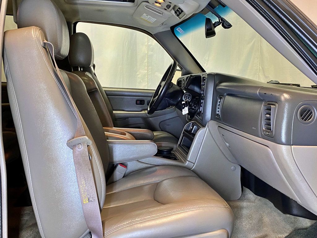 2004 Chevrolet Suburban 4dr 1500 4WD Z71 - 23011286 - 38