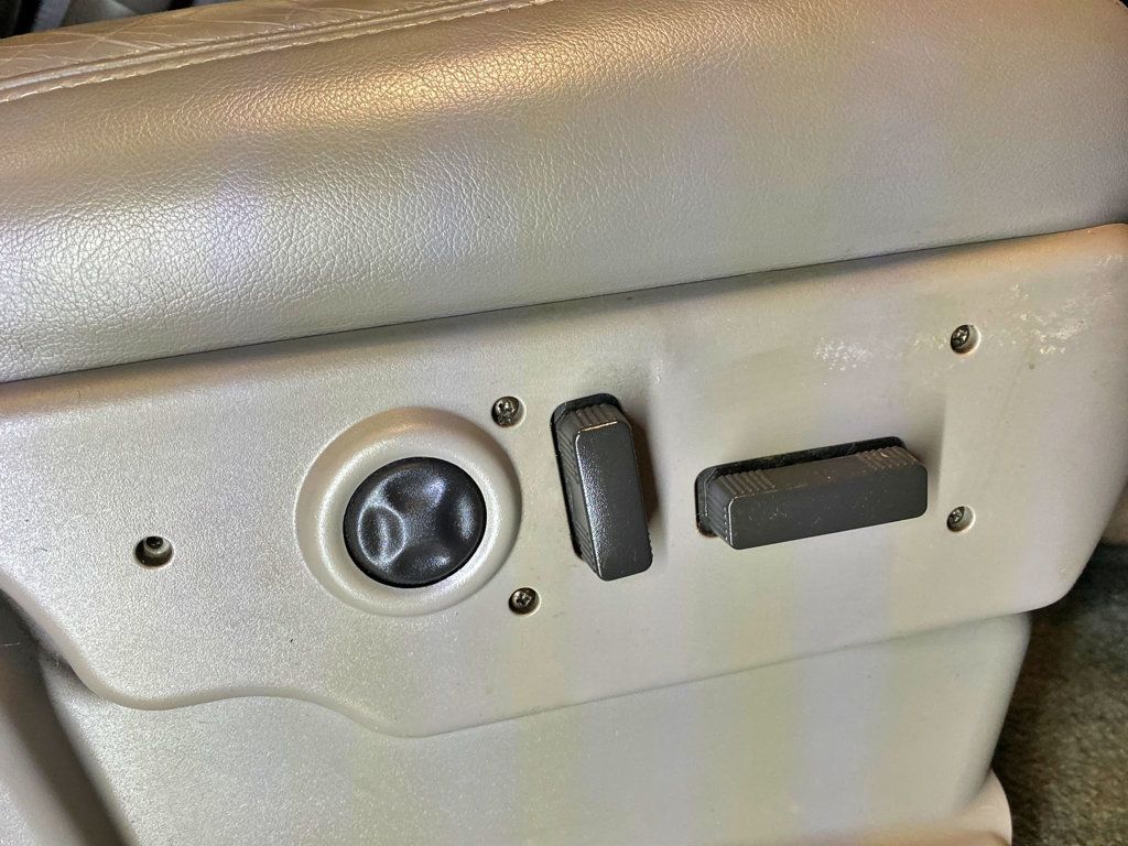 2004 Chevrolet Suburban 4dr 1500 4WD Z71 - 23011286 - 39