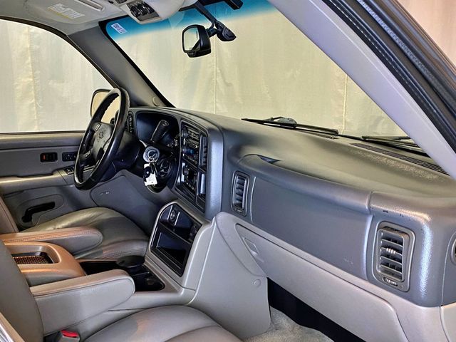 2004 Chevrolet Suburban 4dr 1500 4WD Z71 - 23011286 - 40