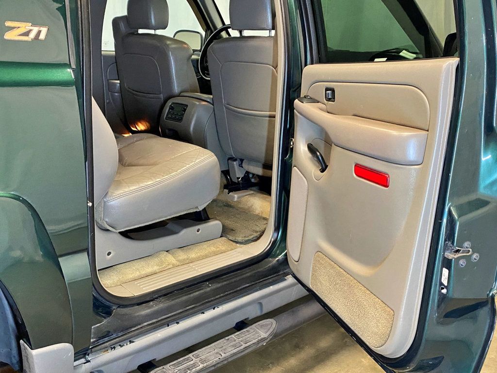 2004 Chevrolet Suburban 4dr 1500 4WD Z71 - 23011286 - 42