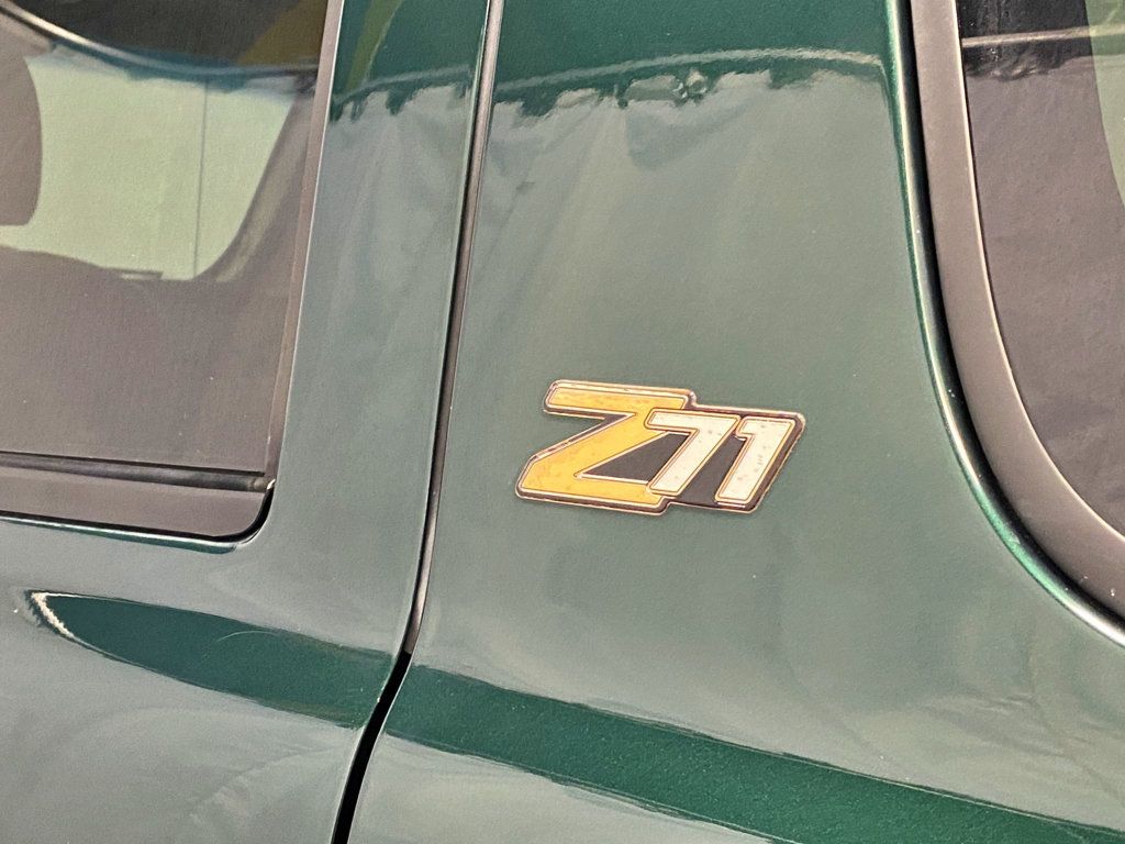 2004 Chevrolet Suburban 4dr 1500 4WD Z71 - 23011286 - 4