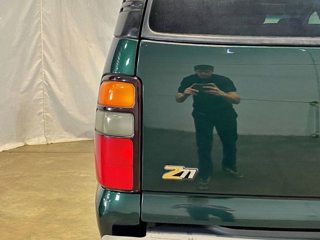 2004 Chevrolet Suburban 4dr 1500 4WD Z71 - 23011286 - 6