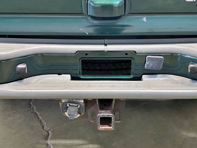 2004 Chevrolet Suburban 4dr 1500 4WD Z71 - 23011286 - 7