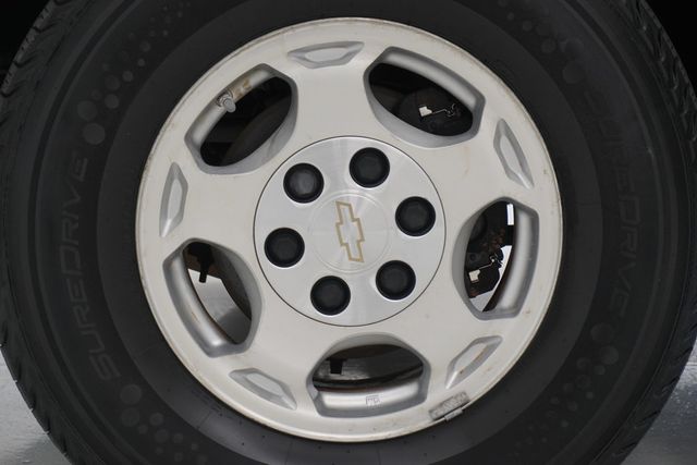 2004 Chevrolet Suburban 4dr 1500 LS - 22951122 - 16