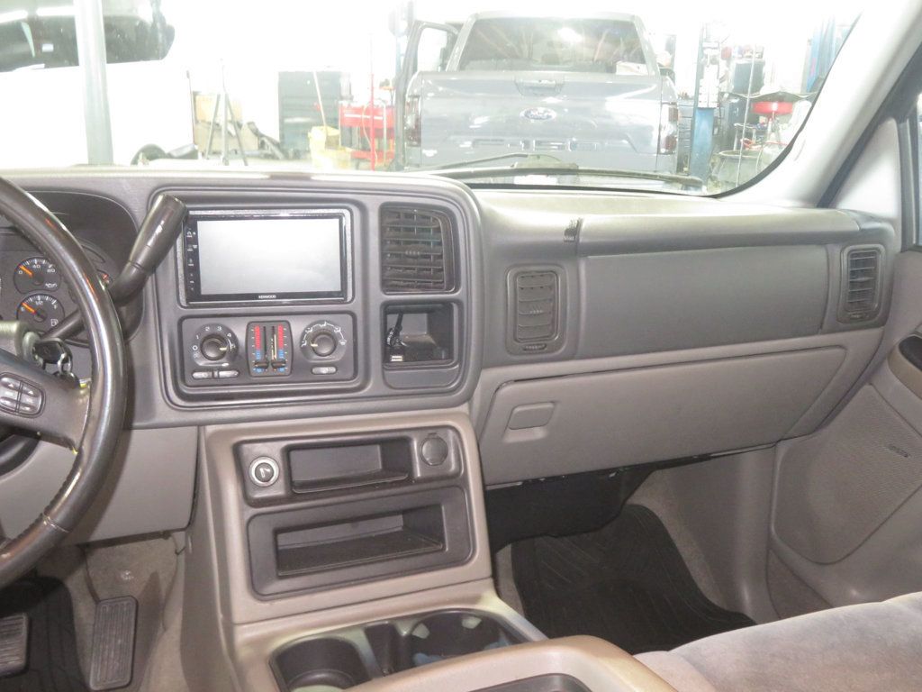 2004 Chevrolet Suburban 4X4 CHEVY SUBURBAN EXTRA CLEAN 2 OWNER AZ TRUCK 4X4 8 SEATER  - 23062362 - 35