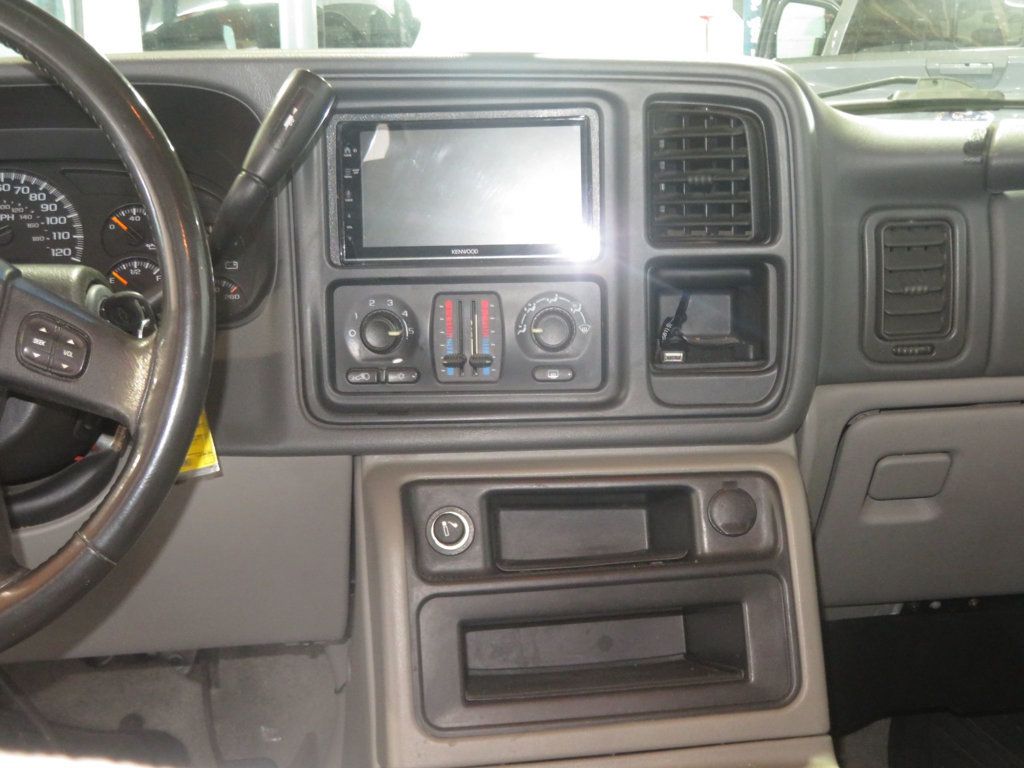 2004 Chevrolet Suburban 4X4 CHEVY SUBURBAN EXTRA CLEAN 2 OWNER AZ TRUCK 4X4 8 SEATER  - 23062362 - 36