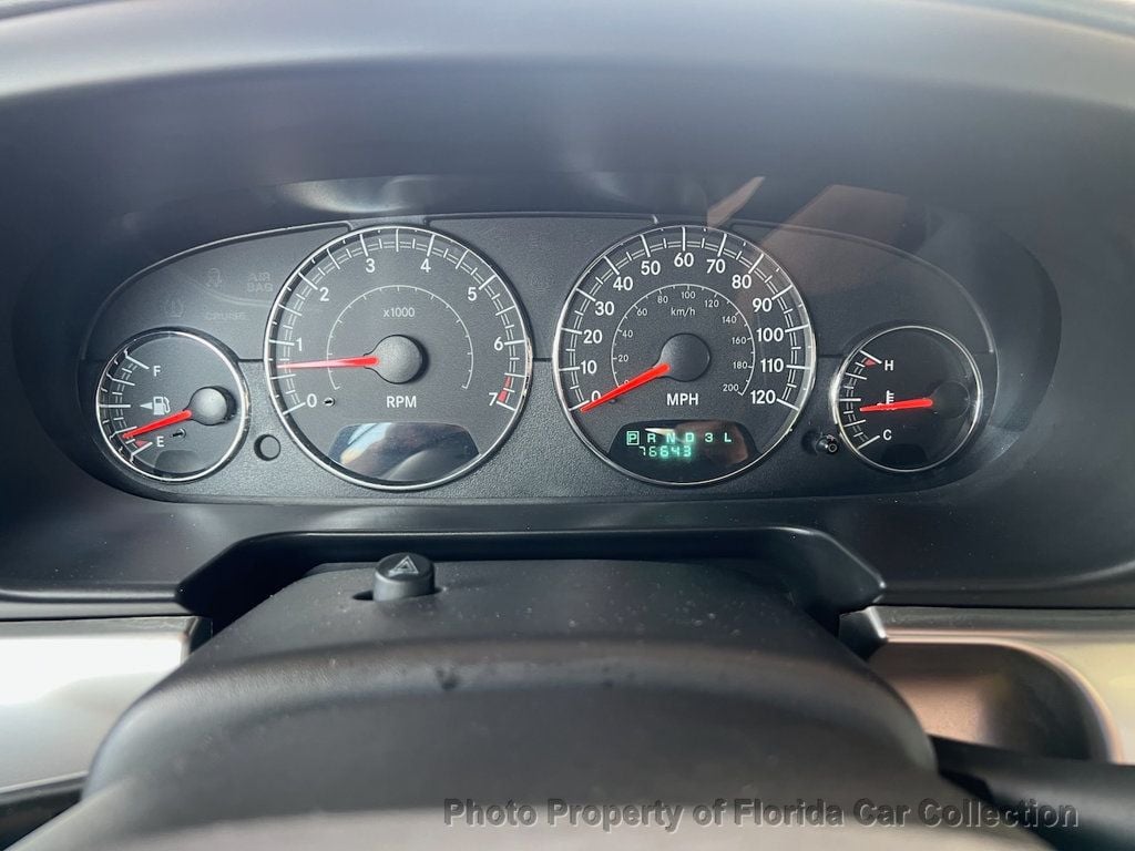 2004 Chrysler Sebring Convertible Touring Platinum Edition - 22884341 - 32