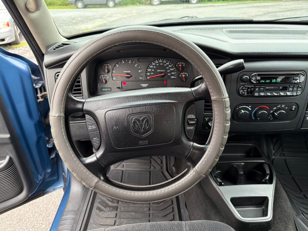 2004 Dodge Dakota Club Cab photo 21