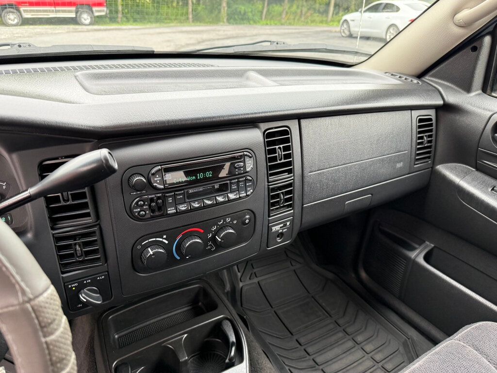 2004 Dodge Dakota Club Cab photo 23
