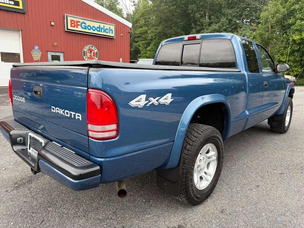2004 Dodge Dakota Club Cab photo 3