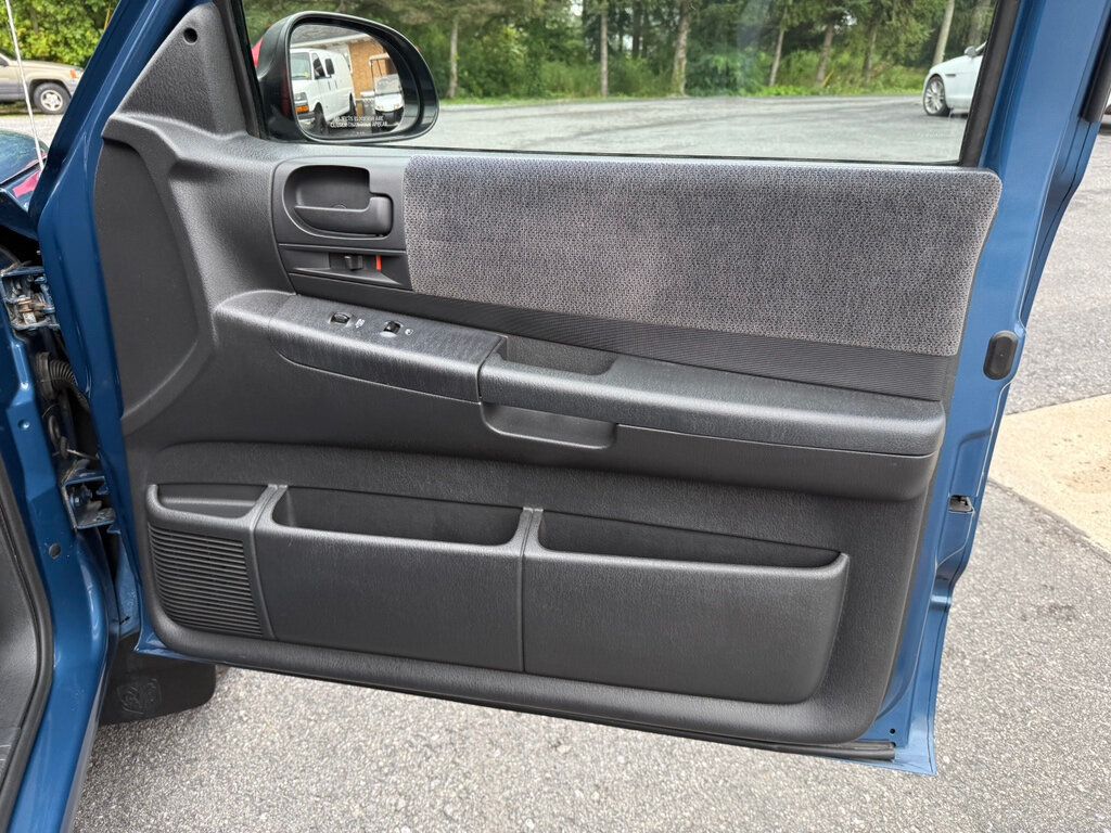 2004 Dodge Dakota Club Cab photo 28