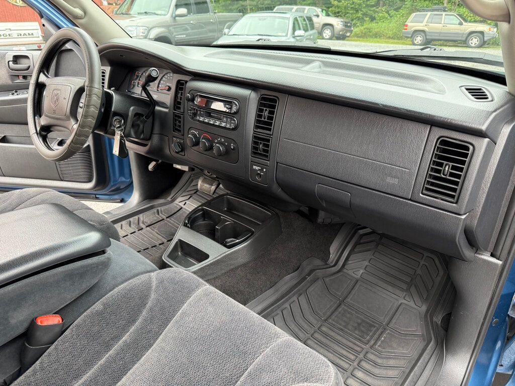 2004 Dodge Dakota Club Cab photo 32