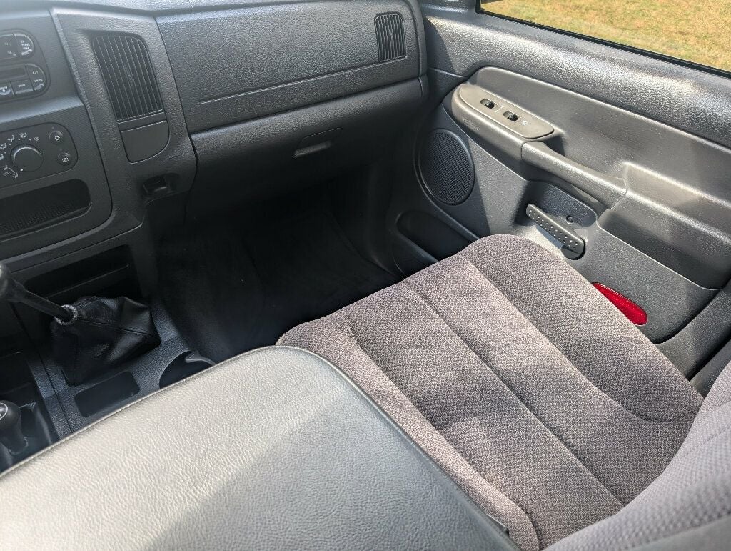 2004 Dodge Ram 3500 SLT photo 20