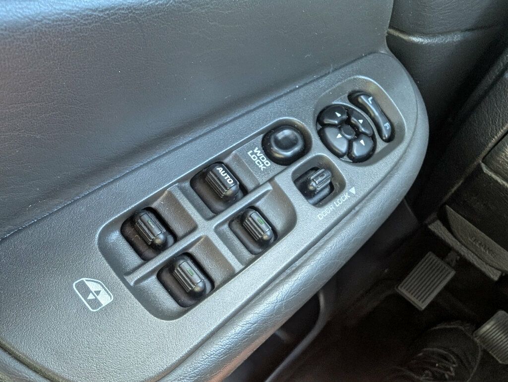 2004 Dodge Ram 3500 SLT photo 23