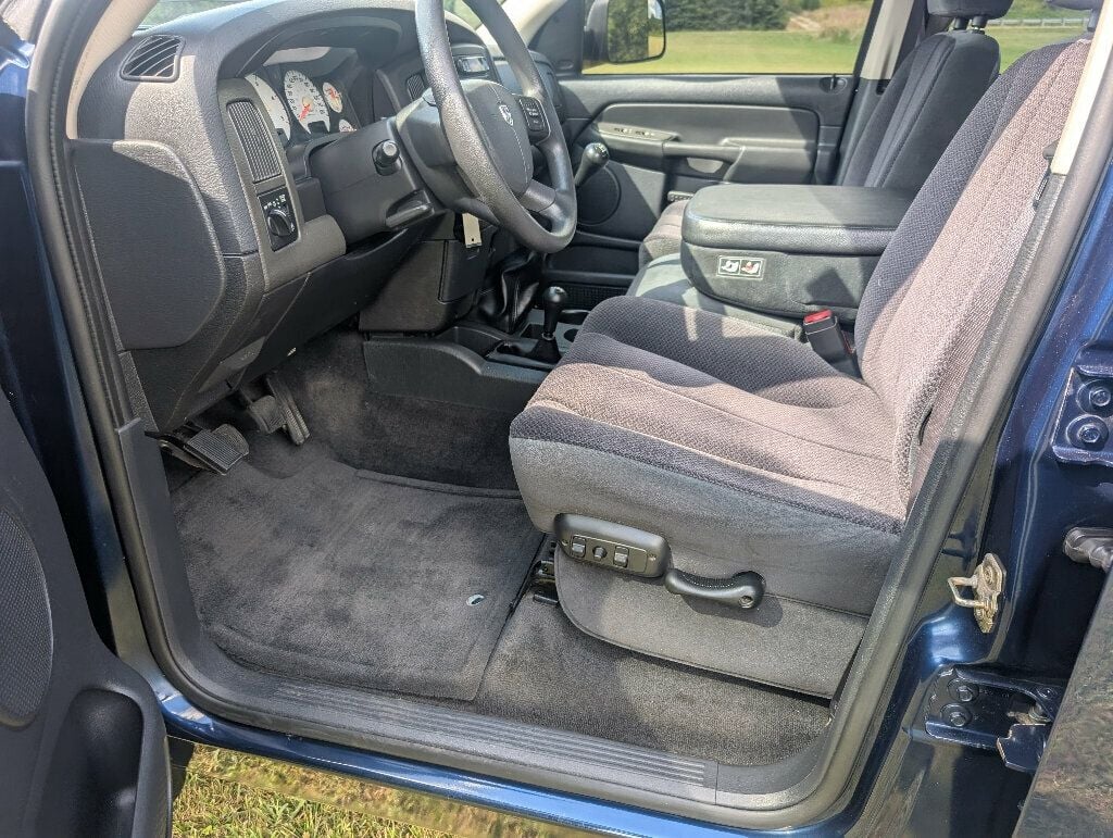 2004 Dodge Ram 3500 SLT photo 32