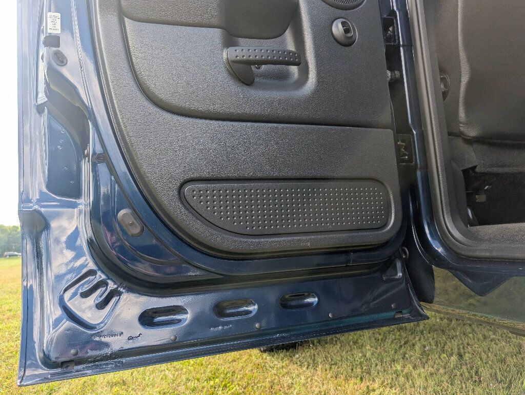 2004 Dodge Ram 3500 SLT photo 34