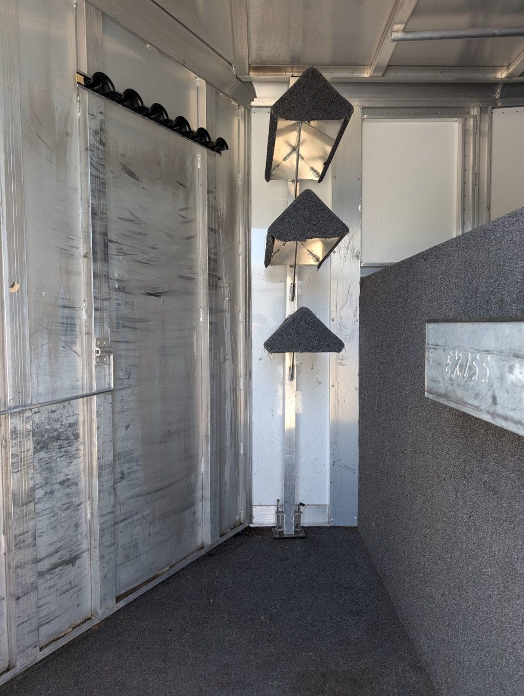 2004 Exiss 3 Horse Slant Open Air Goose Neck  - 22952692 - 2