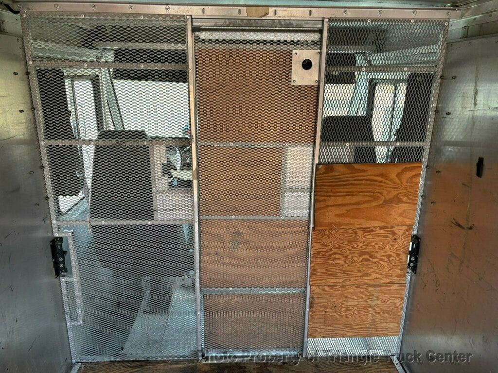 2004 Ford E350HD STEP VAN JUST 48k MILES! GREAT FOR A FOOD TRUCK! - 22961300 - 10