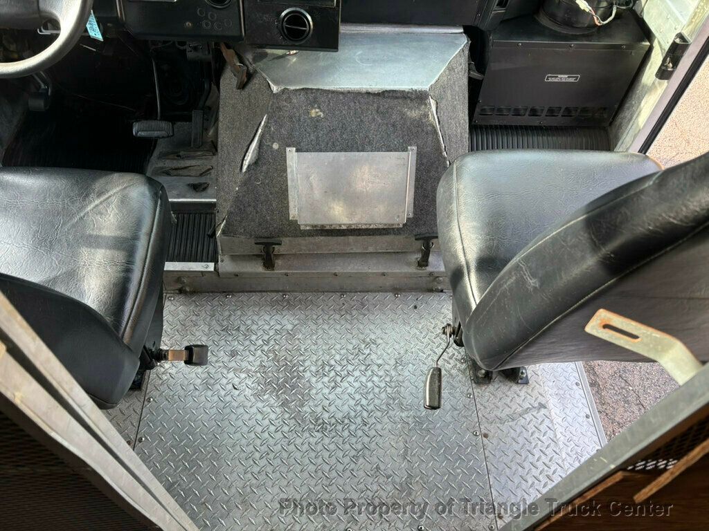 2004 Ford E350HD STEP VAN JUST 48k MILES! GREAT FOR A FOOD TRUCK! - 22961300 - 13