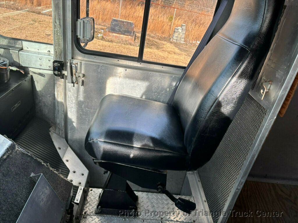 2004 Ford E350HD STEP VAN JUST 48k MILES! GREAT FOR A FOOD TRUCK! - 22961300 - 23