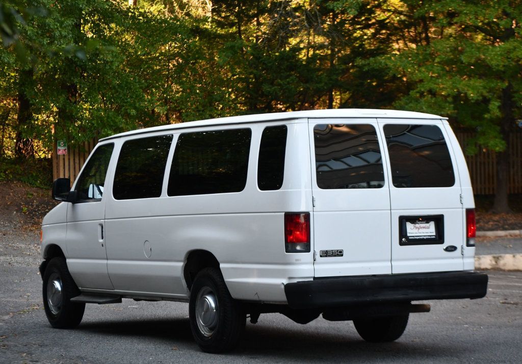 2004 Ford E-350 photo 5