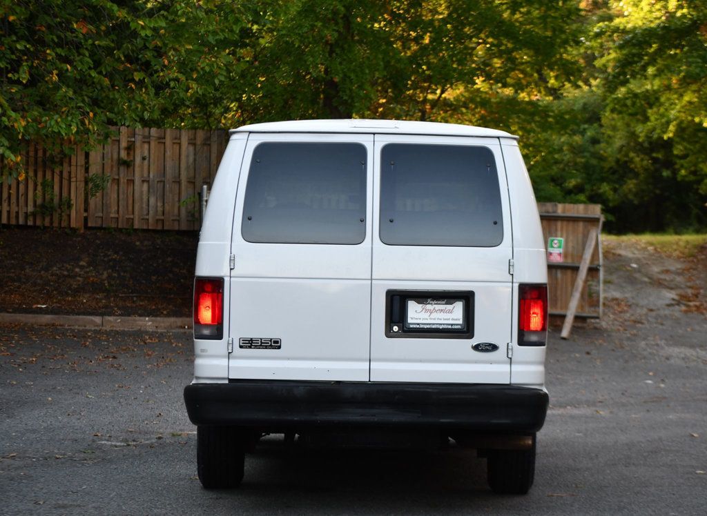 2004 Ford E-350 photo 6