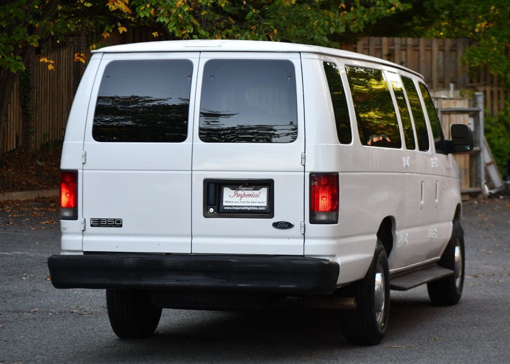 2004 Ford E-350 photo 7