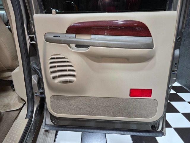 2004 Ford Excursion 137" WB 6.0L Limited 4WD - 22963908 - 84