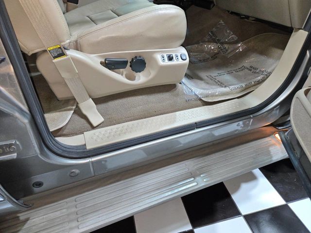 2004 Ford Excursion 137" WB 6.0L Limited 4WD - 22963908 - 94