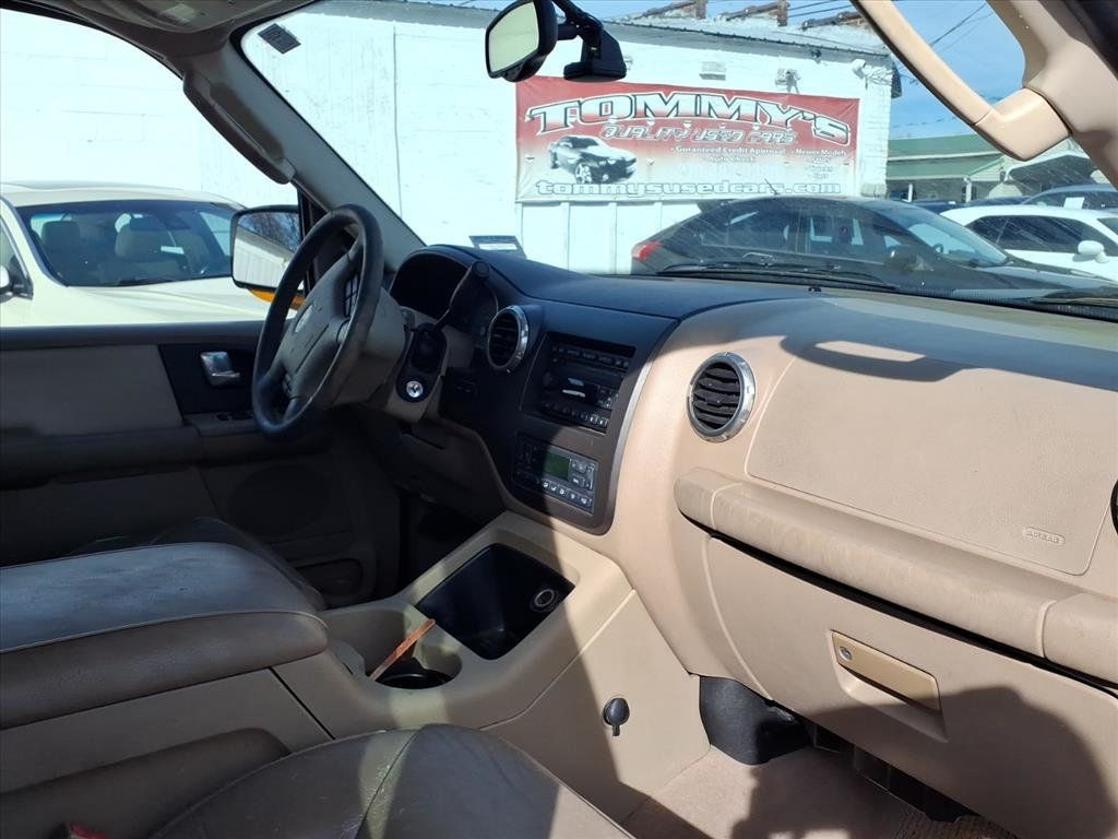 2004 Ford Expedition 5.4L Eddie Bauer - 22969482 - 16