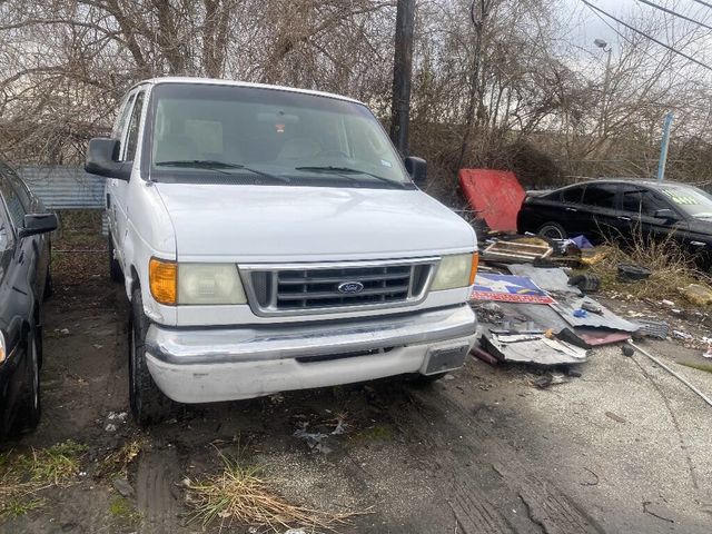 2004 Ford E-Series E 250 3dr Extended Cargo Van - 22867427 - 1