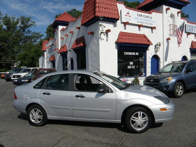 2004 Ford Focus 4dr Sedan SE - 22903313 - 0