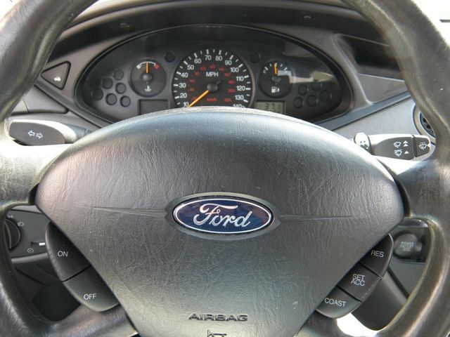 2004 Ford Focus 4dr Sedan SE - 22903313 - 10