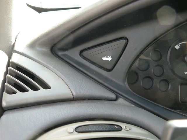 2004 Ford Focus 4dr Sedan SE - 22903313 - 11