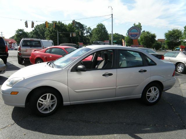 2004 Ford Focus 4dr Sedan SE - 22903313 - 3